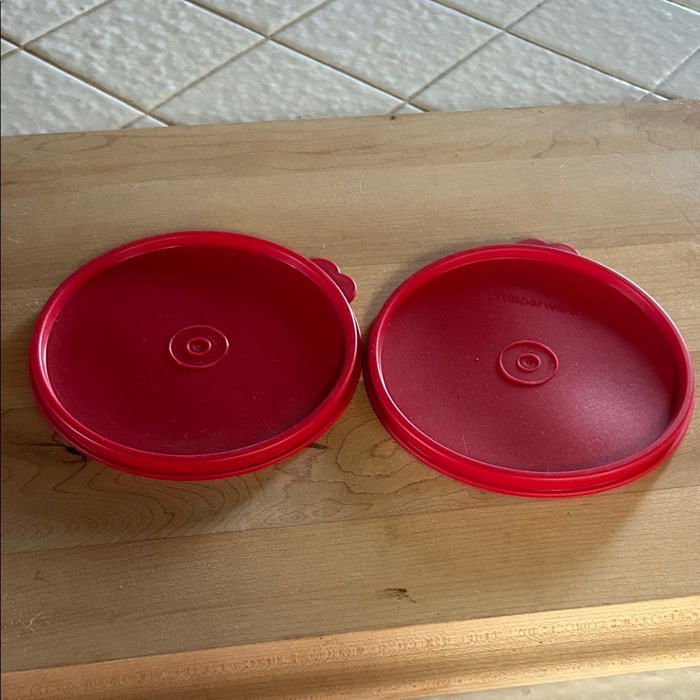 Tupperware Red and White Lid Set - Picture 5 of 6